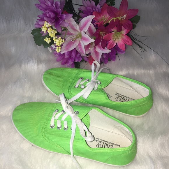 Shoes - 💚Neon Casual Sneakers 💚